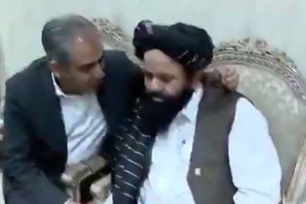 د پاکستان د کورنیو چارو وزیر د «ایکو» سازمان د ناستې په څنډه کې له ابراهیم صدر سره لیدلي