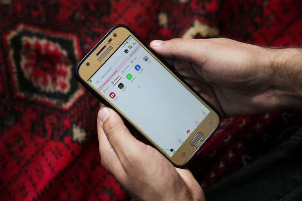 طالبان له خپلې پرېکړې لاس پر سر شول؛ په افغانستان کې انټرنېټي خدمات بېرته پیل شول