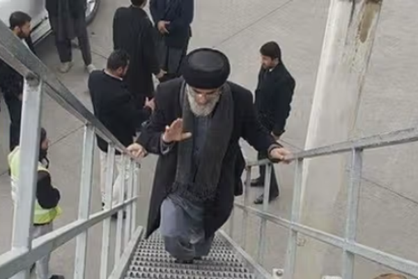 غلبدين حكمتيار يغادر أفغانستان في زيارة بغرض العلاج ويجري لقاء مع رئيس وزراء ماليزيا