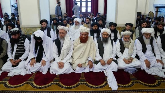 طنز سیاسی؛ صفهای نماز جماعت بر اساس سن بسته شود