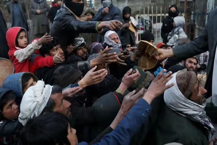 ملګري ملتونه: په افغانستان کې مېلیونونه کسان له قحطۍ یوازې یو ګام لرې دي