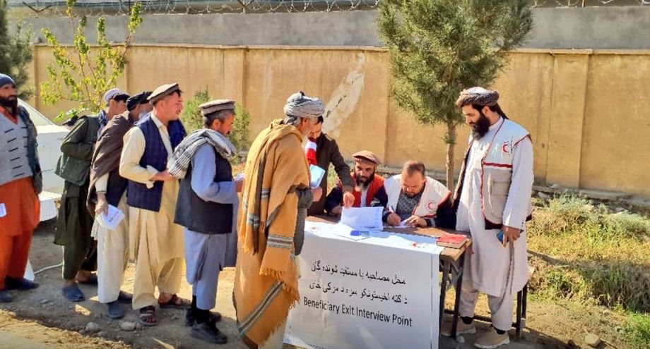 د طالبانو سرې میاشتې په بغلان کې له بېرته ستنو شویو ۱۵۰۰ کورنیو سره نغدي مرسته کړې