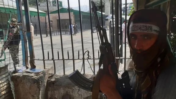 تورخم کې لا هم جګړه روانه ده؛ یو ولسي وګړی او درې پاکستاني سرتېري ټپیان دي