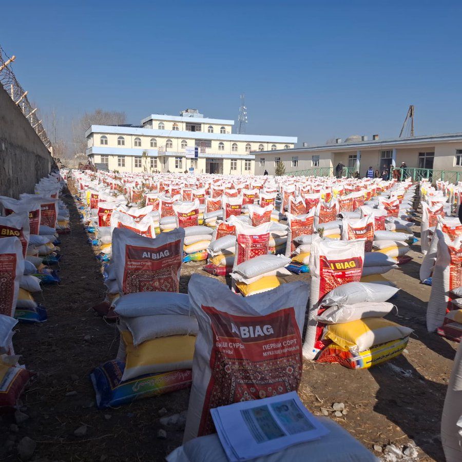 طالبان وایي په پکتیکا کې یې نږدې زرو اړمنو کورنیو ته خوراکي مرستې وېشلي