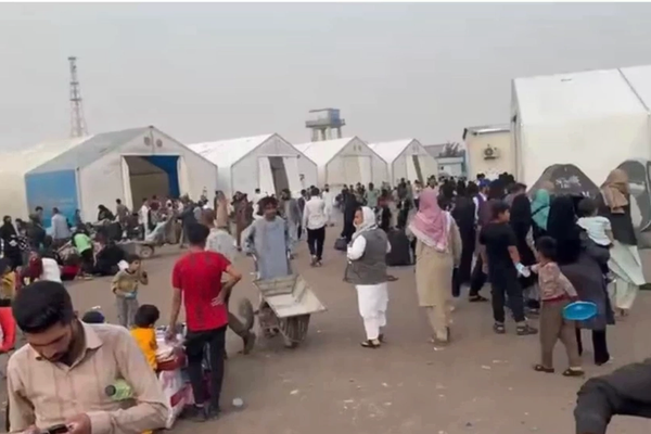 Iran Urged To Stop Mass Deportations of Afghans, Respect Human Dignity