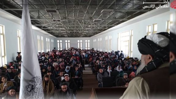 خبرگزاری باختر: صدها دانشجوی دختر از دانشگاه بامیان فارغ شدند