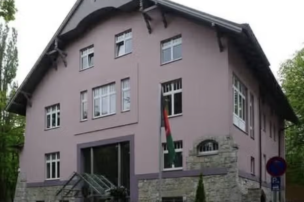 طالبان تُقيل دبلوماسياً أفغانياً آخر في ألمانيا بعد عزل القائم بأعمال السفارة