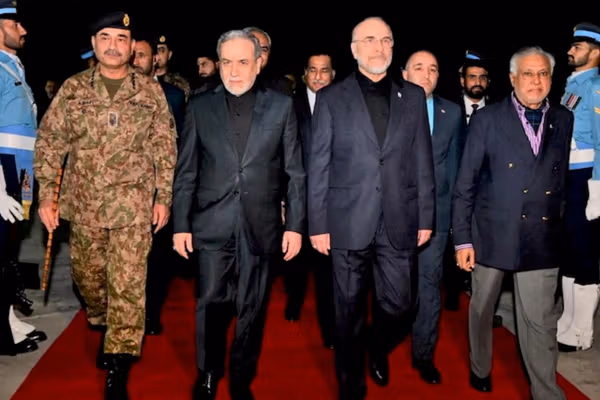 سياېناېن: ايران به ډېر ژر پاکستان ته يو نوی وړانديز وسپاري