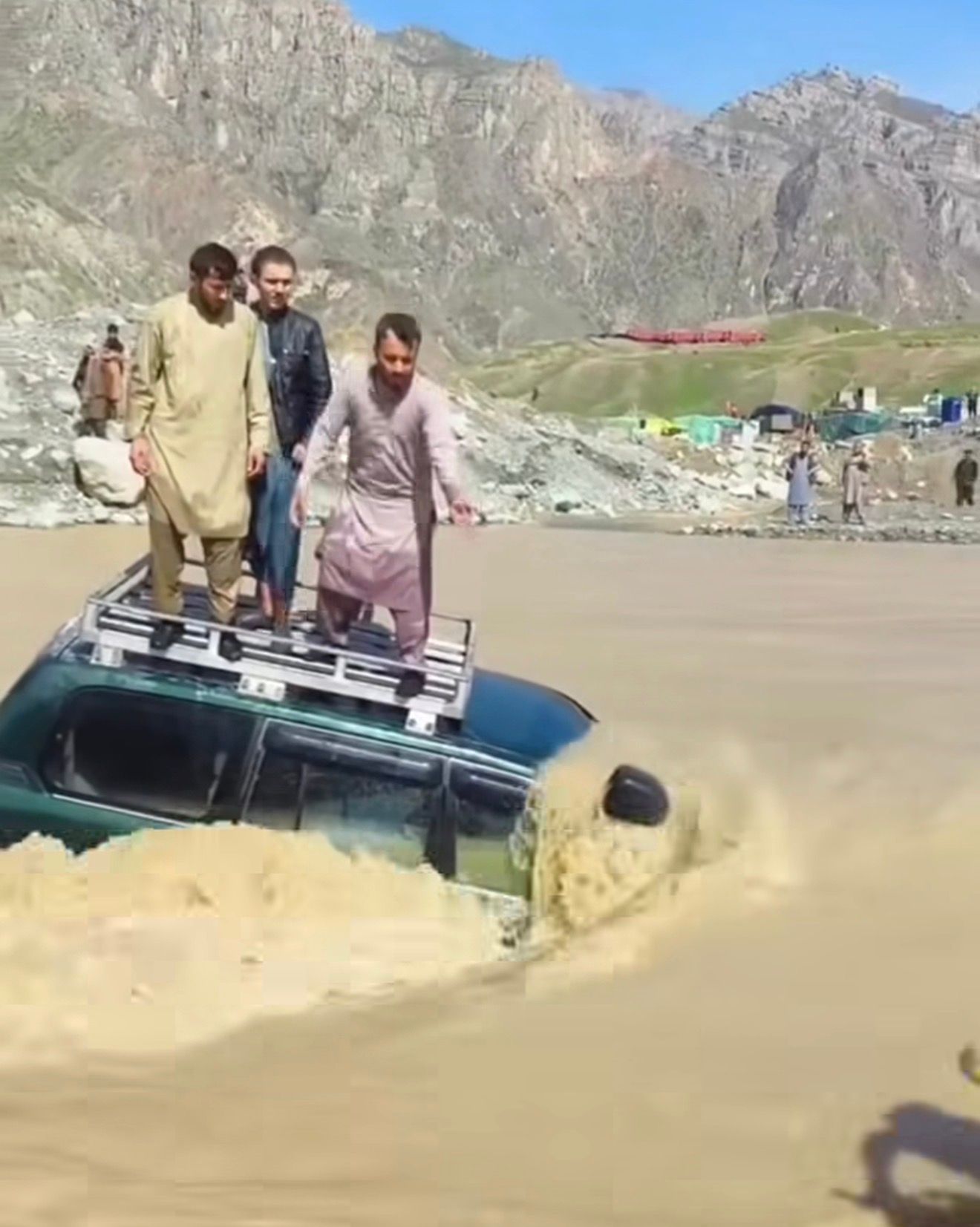 په افغانستان کې د طبيعي پېښو له امله د مړو شمېر نږدې ۱۵۰ کسانو ته ورسېد