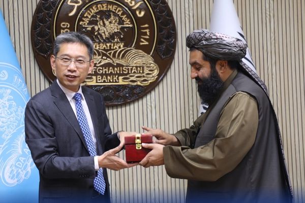 طالبانو د چین له سفیر سره د مالي او بانکي همکاریو پر پراختیا خبرې کړې دي