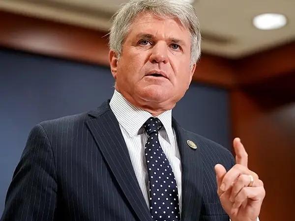 مایکل مکال د طالبانو له خوا د امریکا له نغدو مرستو څخه ناوړه ګټه اخیستنه د منلو وړ نه بولي