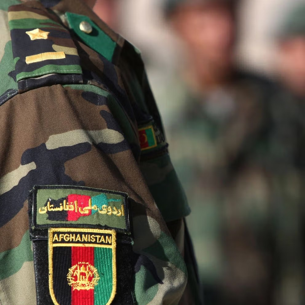 جنود أميركيون يدافعون عن زملائهم الأفغان