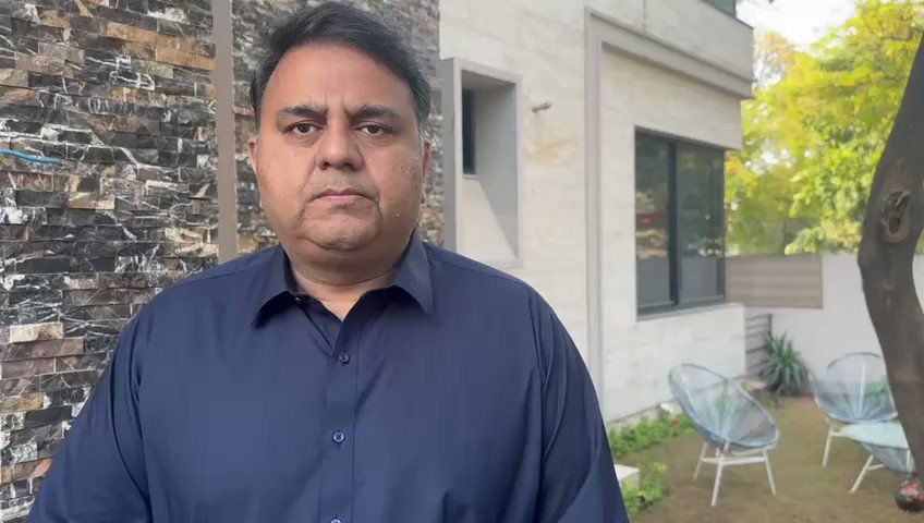 وزیر حکومت سابق پاکستان: چه فایده از این استقلال که زنان افغان غلام شده‌اند