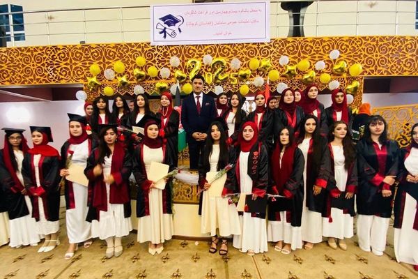 تاجکستان کې لسګونه افغان نجونې او هلکان له ۱۲ ټولګي فارغ شول