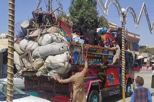تېره ورځ له ایران او پاکستان نه تر ۱۵۰۰ ډېرې کورنۍ افغانستان ته ستنې شوې