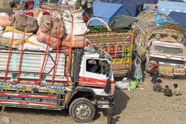 پاکستان روند بازگشت مهاجران افغان را پس از عید از سر گرفت