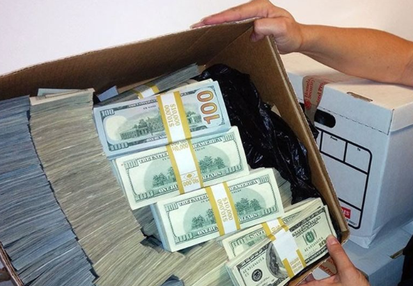 كيف تحوّلت هرات إلى ممرّ رئيسي لتهريب الدولار إلى إيران؟