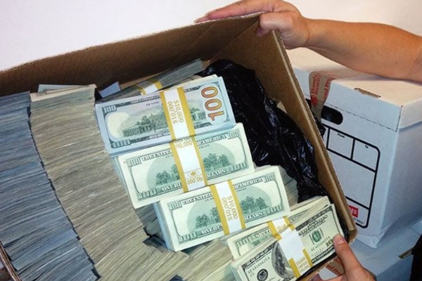 كيف تحوّلت هرات إلى ممرّ رئيسي لتهريب الدولار إلى إيران؟