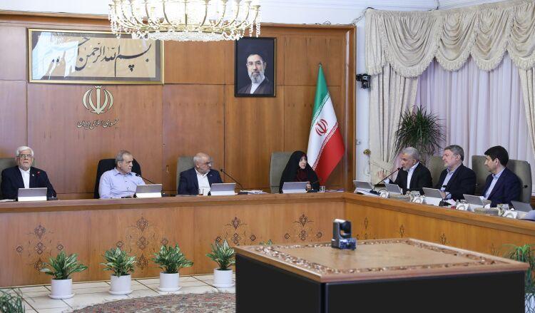 پزشکیان: د ایران او افغانستان ترمنځ سوداګریزه راکړه ورکړه باید زیاته شي