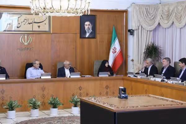 پزشکیان: د ایران او افغانستان ترمنځ سوداګریزه راکړه ورکړه باید زیاته شي