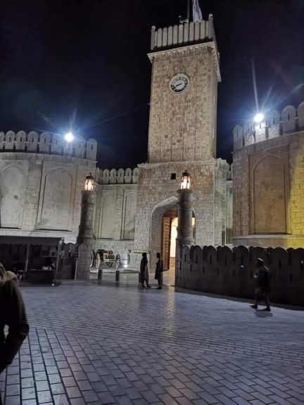 د څلورو طالب چارواکو پر استوګنځي او مدرسه بدل شوی ارګ