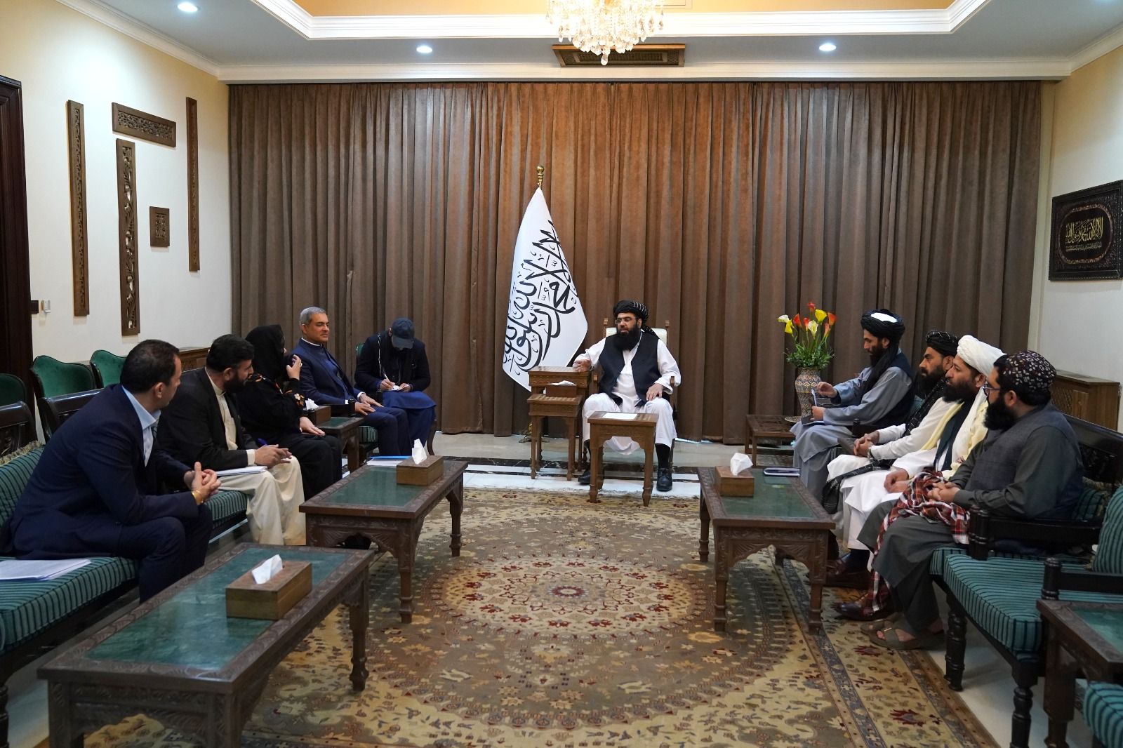 معاون یوناما به طالبان: سازمان ملل برای افغانستان پنج میلیارد دالر کمک می‌خواهد