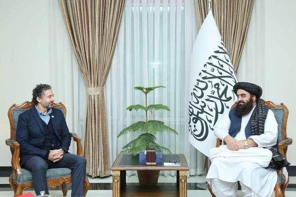 د سره صلیب او سرې میاشتې ټولنو نړیوال فدراسیون استازی له متقي سره پر بهرنیو مرستو غږېدلی