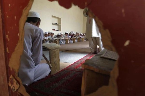 طالبانو د خپلو وسلهوالو په لیکو کې ماشومان جذب کړي دي