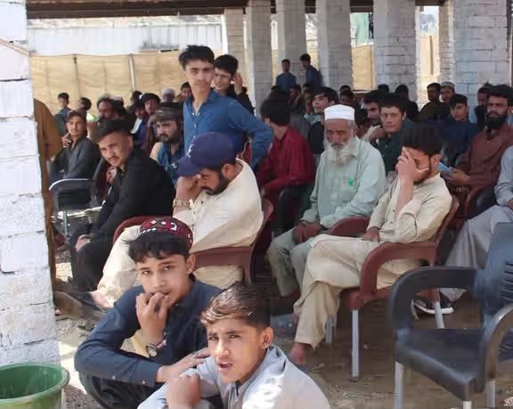 پاکستان دو کودک افغان را بدون خانواده اخراج کرد