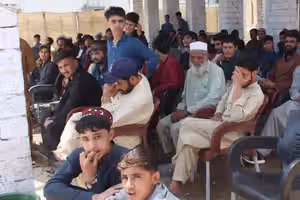 پاکستان دو کودک افغان را بدون خانواده اخراج کرد