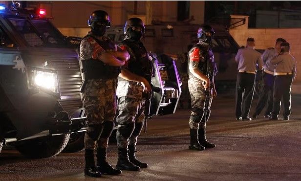 در پی تیراندازی در نزدیکی سفارت اسرائیل در اردن، فرد مسلح کشته و سه پولیس زخمی شدند