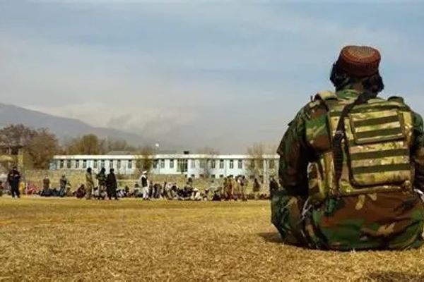 طالبانو په بغلان او غزني کې د دوو ښځو په ګډون څلور کسان په عام محضر کې په دُرو ووهل