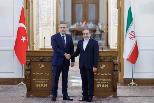 ترکیې له ایران سره د افغان کډوالو د ورتګ مخنیوي په ګډو هڅو ټینګار کړی
