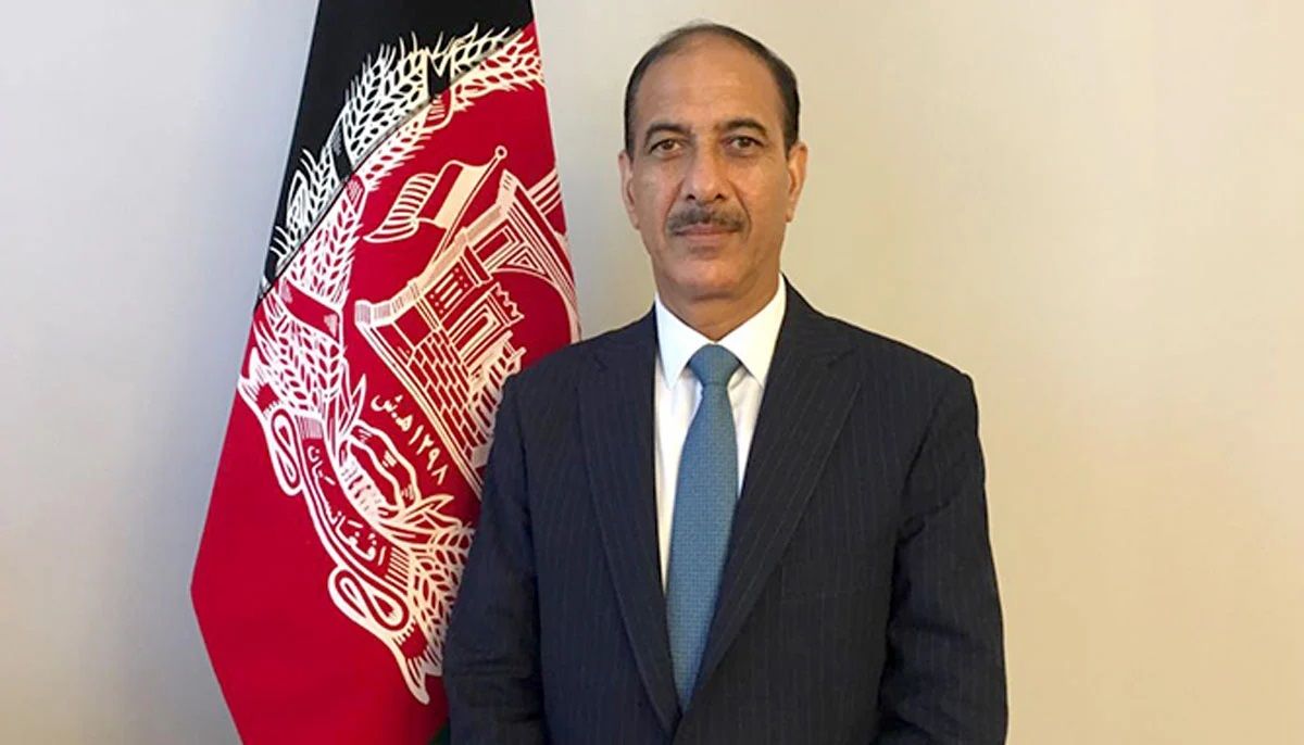 پخوانی افغان سفیر: پاکستان د طالبانو او مجاهدینو د ګډ حکومت هڅه کوي 