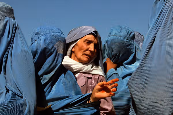 ملګري ملتونه: افغانستان کې د ښځو د ملاتړ له نیمايي ډېر بنسټونه تړل کېدو له ګواښ سره مخ دي