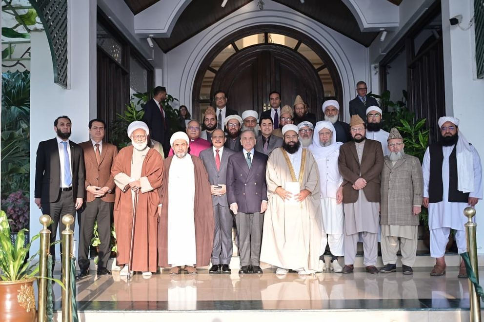 رئيس الوزراء الباكستاني: أعداؤنا يدعمون حركة طالبان باكستان عبر طالبان أفغانستان