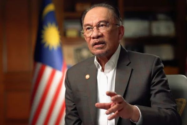 رئيس وزراء ماليزيا: ندرس الاعتراف بإدارة طالبان