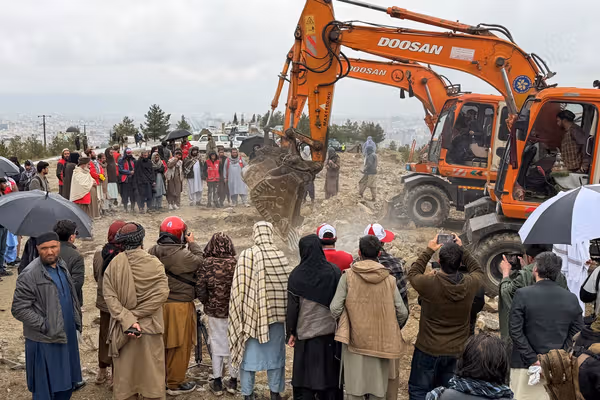 پاکستان و طالبان موقتاً آتشبس کردند