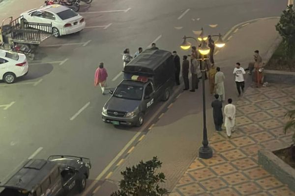 پاکستان په اسلاماباد او راولپنډۍ کې د افغانانو پر کورونو د چاپو وهلو عملیات پراخ کړي دي