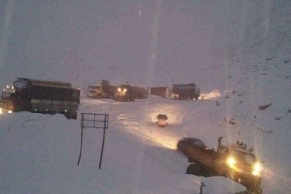 طالبان: د سالنګ لويه لاره د سختې واورې او طوفان له امله تړل شوې