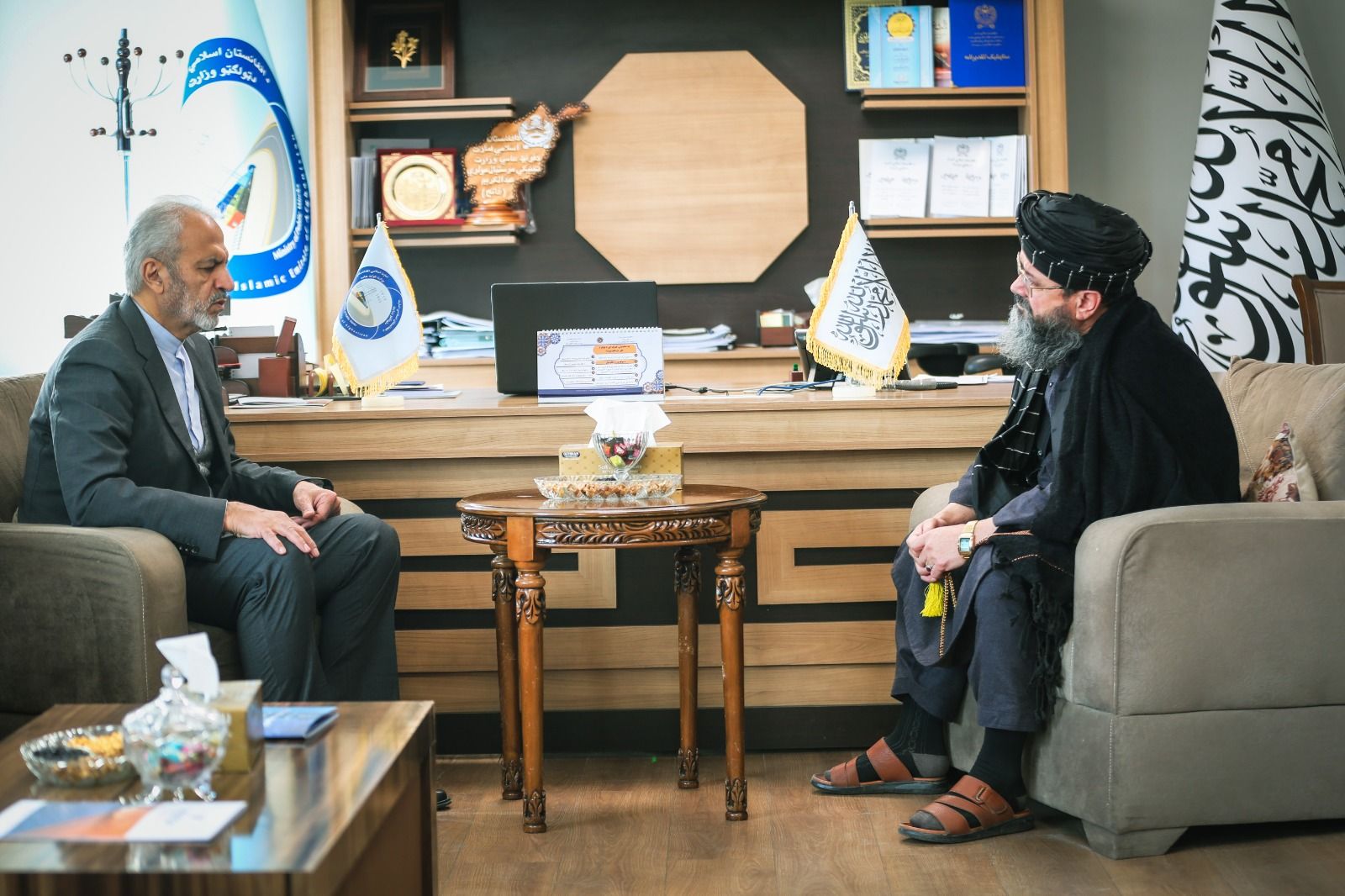 د طالبانو د ټولګټو وزارت مرستیال د ایران له سفیر سره د ابونصر فراهي سړک پر پروژې غږیدلی