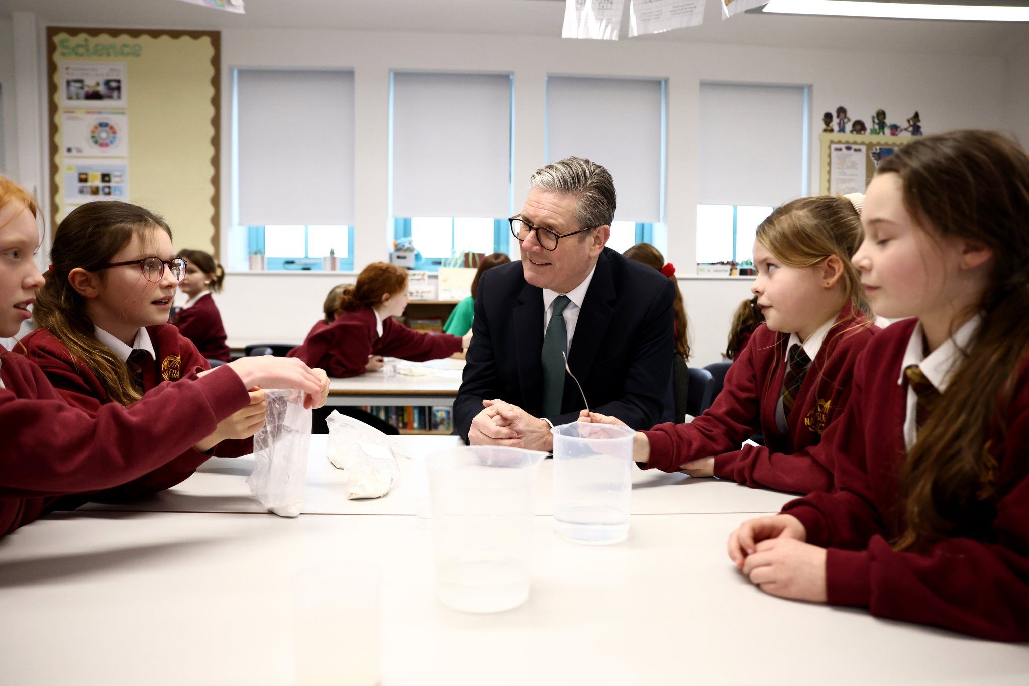 برېتانیا د ماشومانو د خوندیتوب په موخه انټرنټ ته پر لاسرسي محدودیتونه لګوي