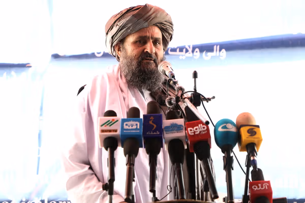 ملا برادر خواستار رفتوآمد بدون ویزا میان افغانستان و اوزبیکستان شد