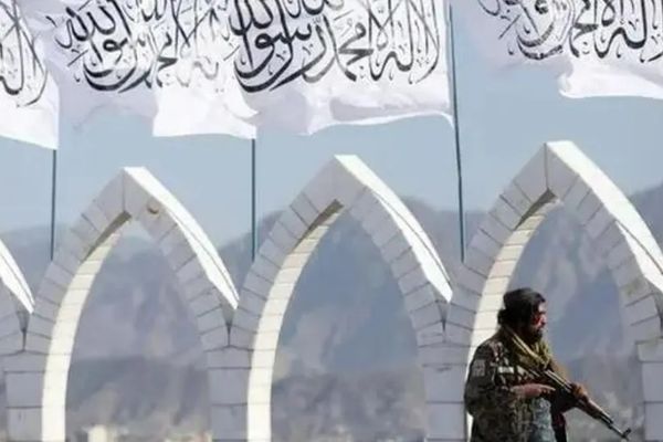 Taliban Publicly Flogs Woman In Faryab For 'Running Away From Home'