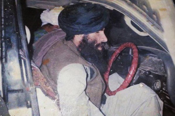 وزیر دفاع پاکستان: طالبان را چنان بزنیم که دوباره به غارهای توره بوره بگریزند