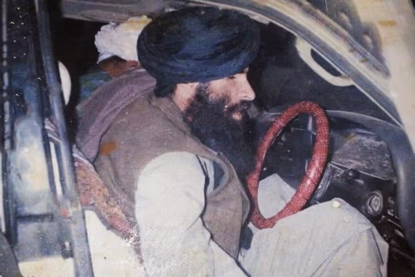 وزیر دفاع پاکستان: طالبان را چنان بزنیم که دوباره به غارهای توره بوره بگریزند