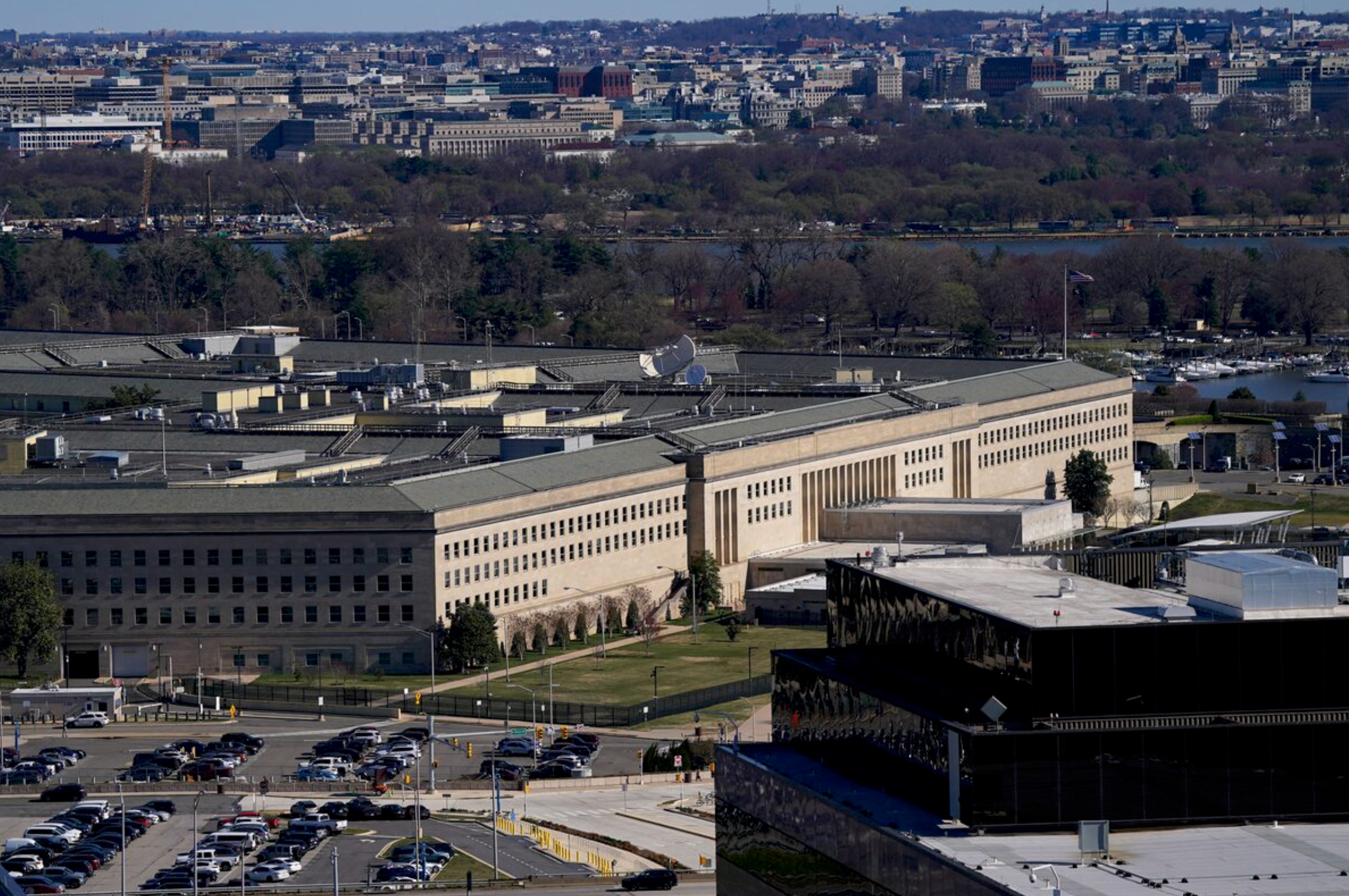 نیویارک ټایمز: پنټاګون له ایران سره د احتمالي جګړې لپاره چمتووالی نیسي