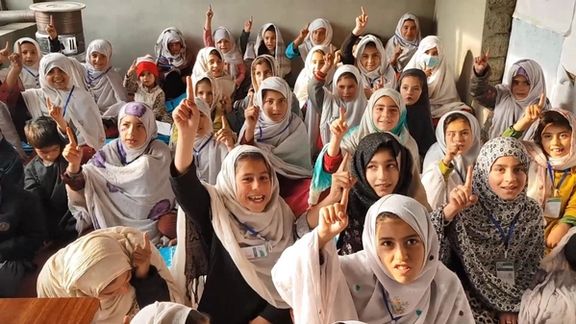 په سويل کې د نجونو یو محلي تولګی