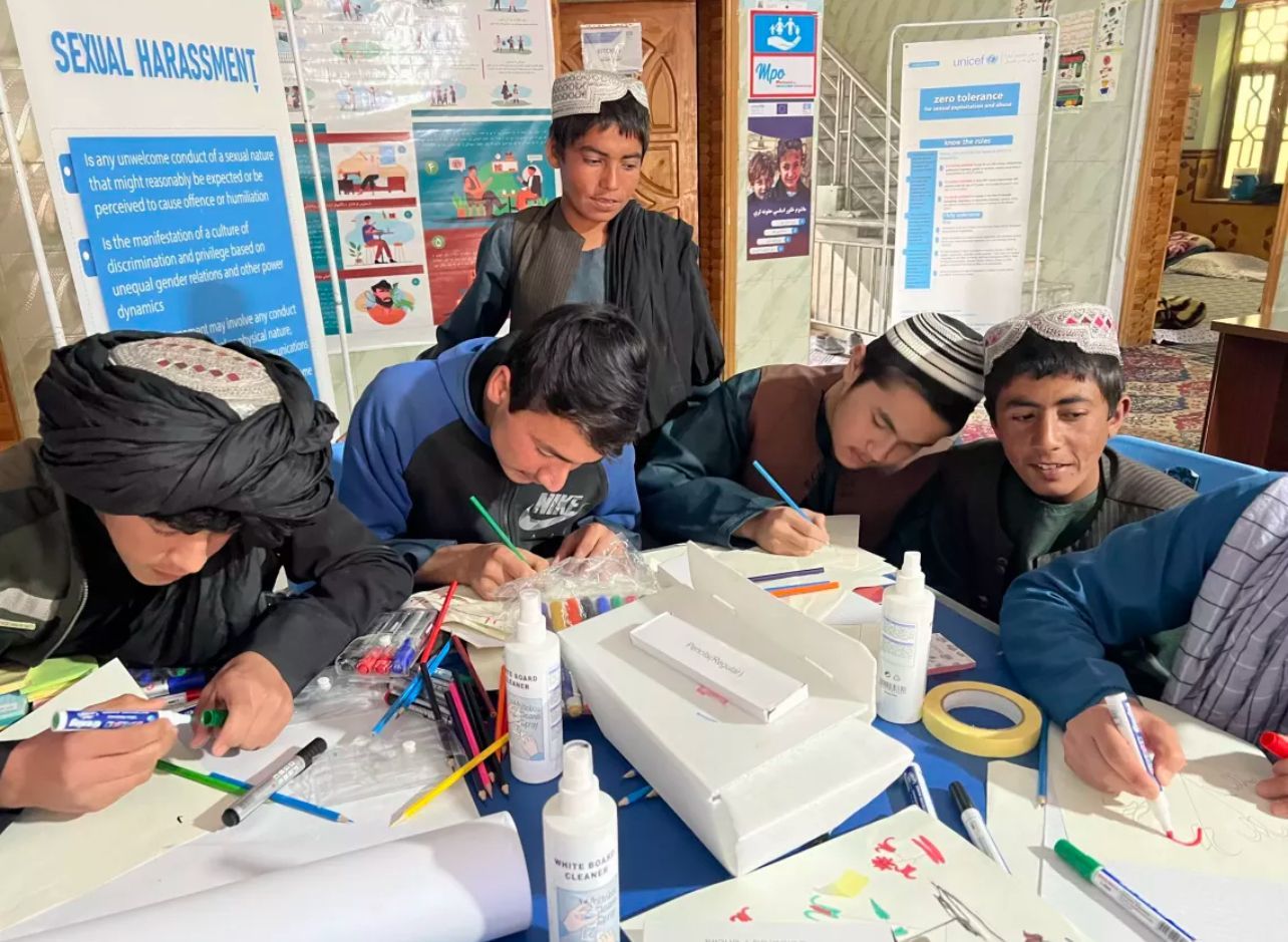 یونېسف: ۲۰۲۴ کال کې مو نږدې ۱۸ زره  افغان ماشومان خپلو کورنیو ته ستانه کړي دي