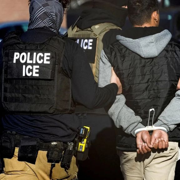 د امریکا د کډوالۍ ادارې په امریکا کې مېشت غېر قانوني ۱۳۰ ایرانیان نیولي دي